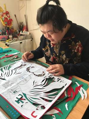 禪城文藝作者以剪紙、書法為載體，為武漢加油打氣并承辦展覽活動